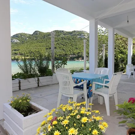 Apartments By The Sea Zuljana, Peljesac - 10228
